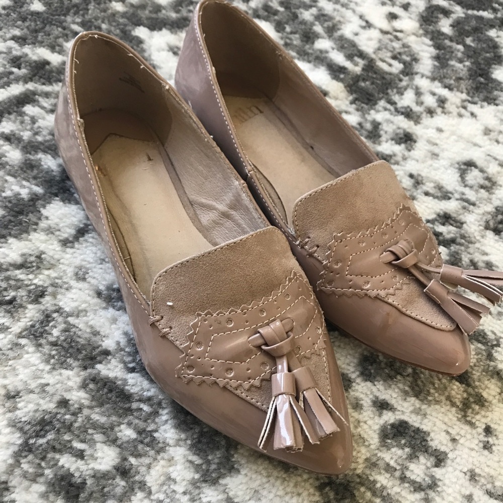 Nude tassel flats